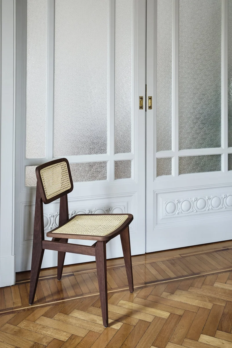 Chaise en cannage et bois de noyer C-Chair - Gubi