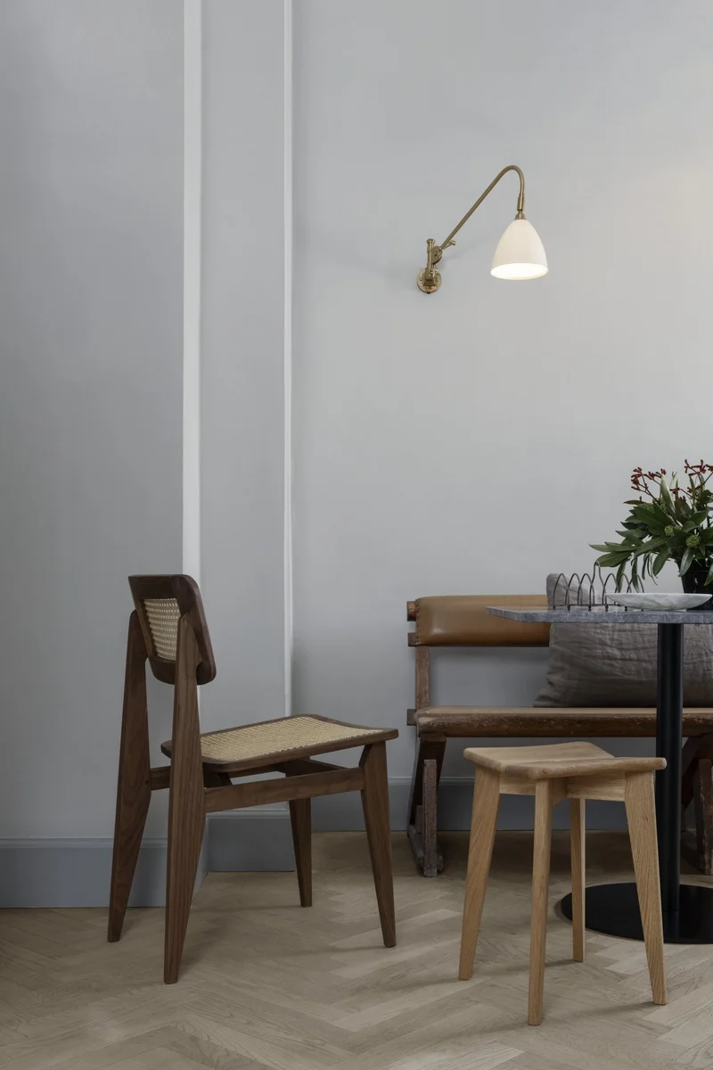 Chaise en cannage et bois de noyer C-Chair - Gubi