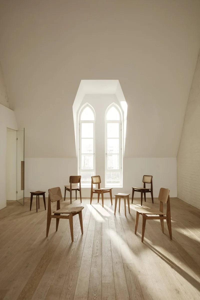 Chaise en cannage et bois de noyer C-Chair - Gubi