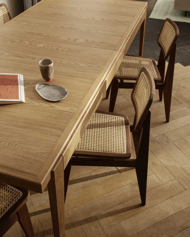 Chaise en cannage et bois de noyer C-Chair - Gubi