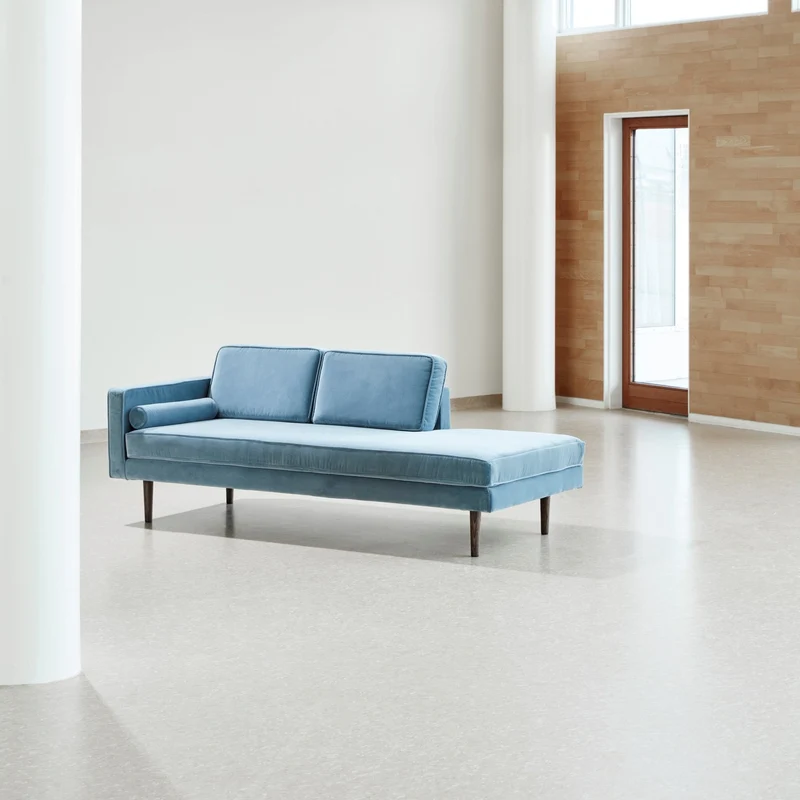 Divan en velours bleu pastel Wind - Broste Copenhagen