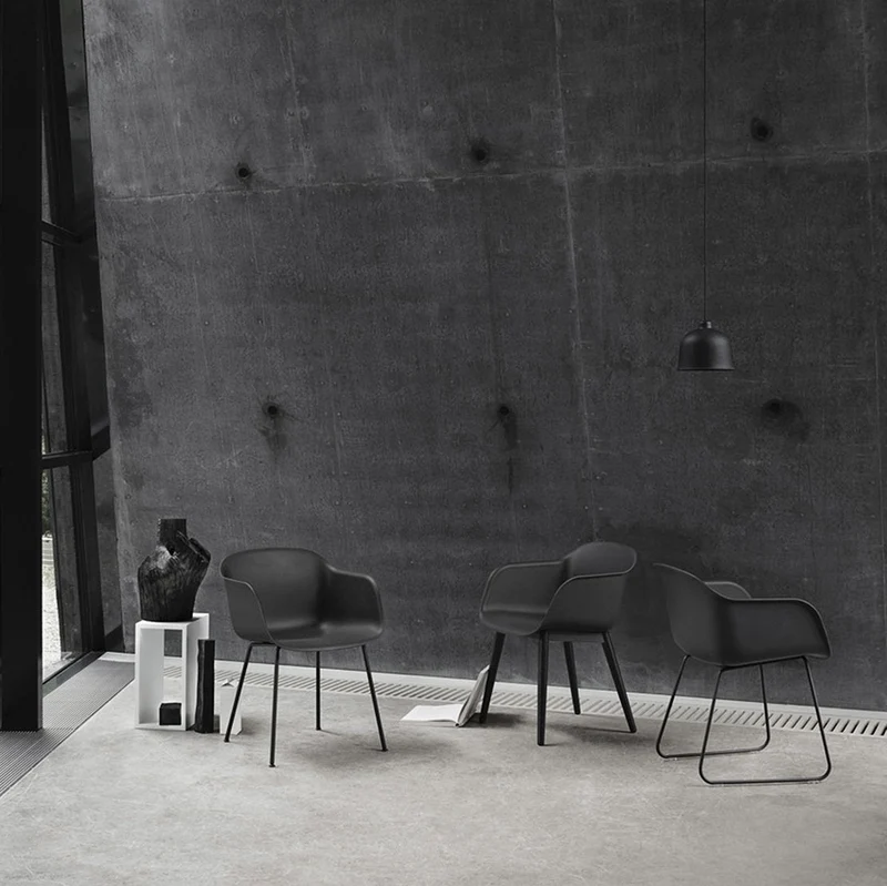 Fauteuil gris piétement traîneau Fiber - Muuto