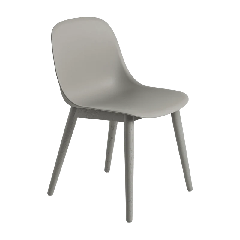 Chaise grise piétement en chêne Fiber - Muuto