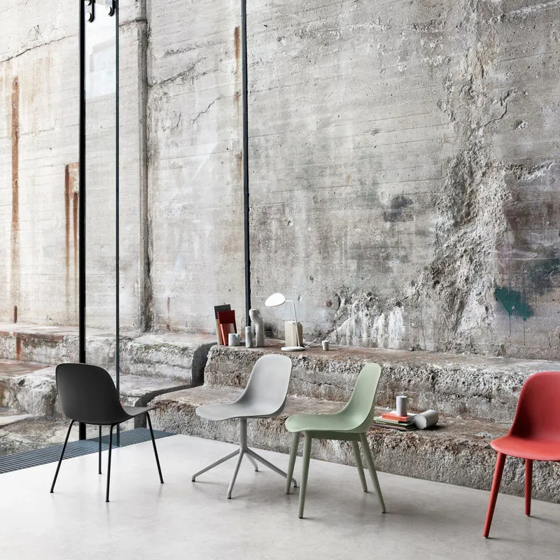 Chaise verte piétement en chêne Fiber - Muuto
