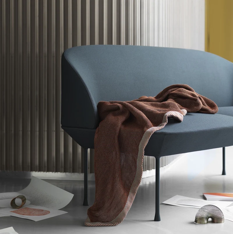 Canapé 3 places bleu foncé pieds gris foncé Oslo - Muuto