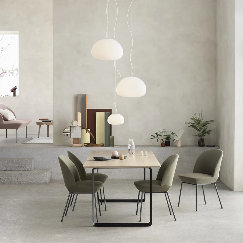 Fauteuil bleu foncé pieds gris foncé Oslo - Muuto