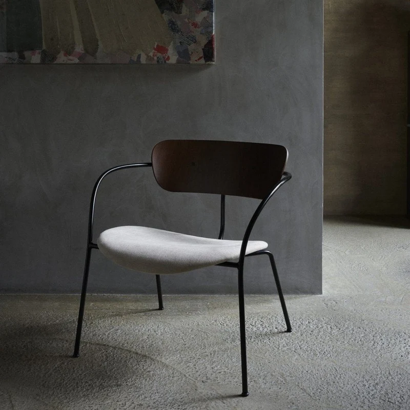 Fauteuil en noyer laqué et tissu Maple AV6 Pavilion - &tradition