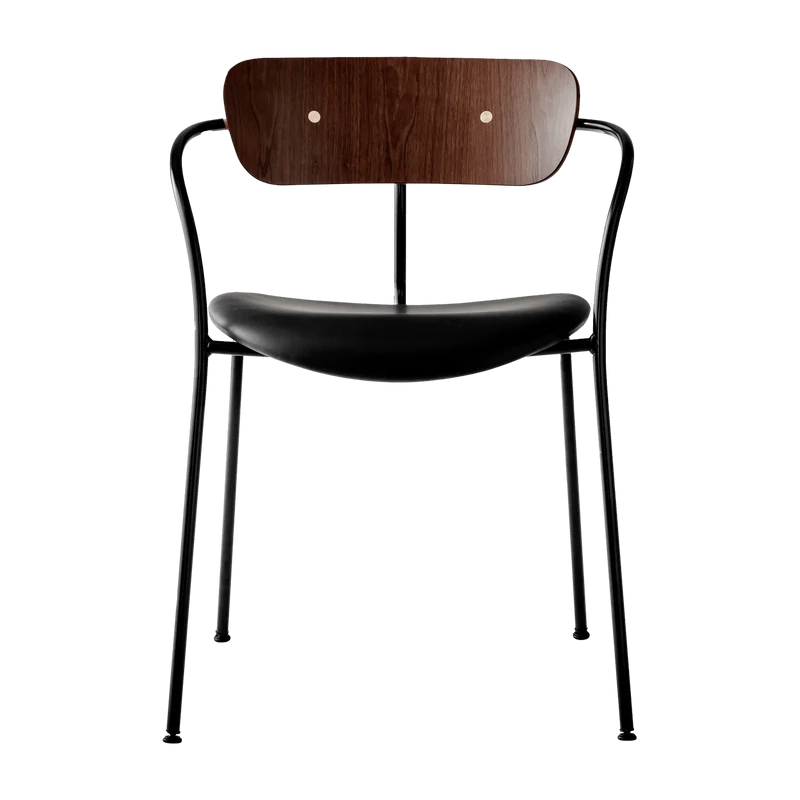 Chaise avec accoudoirs en cuir et noyer AV4 Pavilion - &tradition