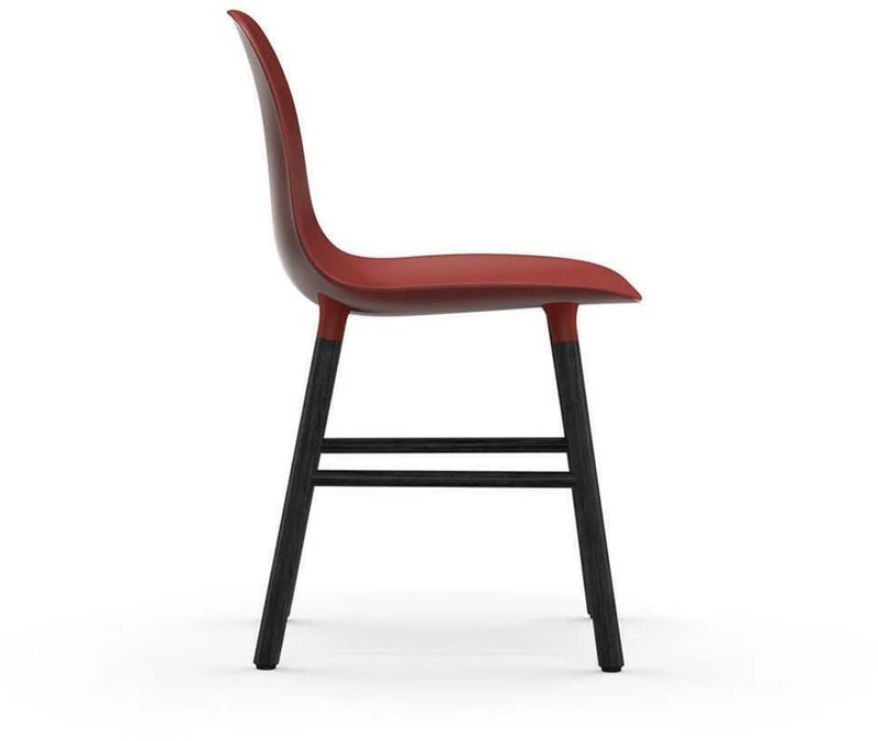 Chaise en bois noir et pp rouge Form - Normann Copenhagen