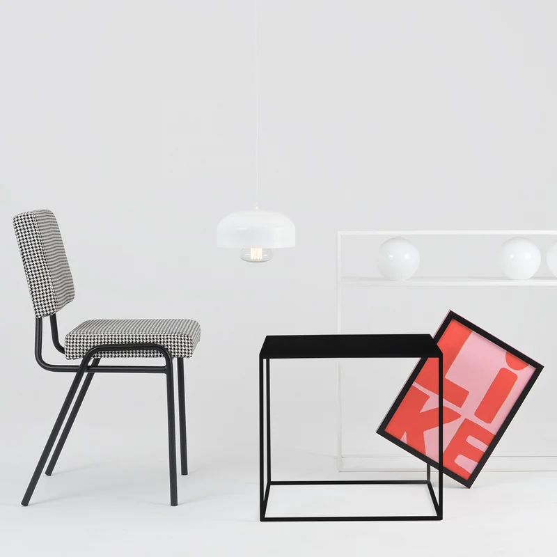 Table d'appoint carré noire en métal Tensio - Custom Form