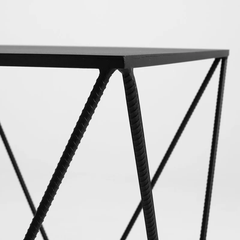 Table d'appoint carré en métal noir Daryl - Custom Form