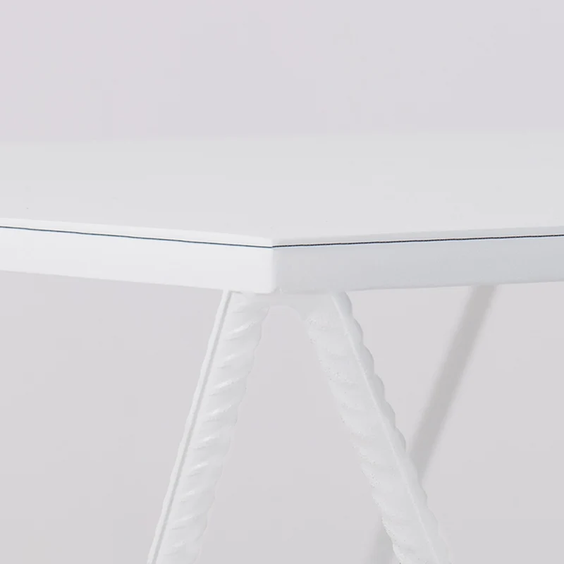 Table d'appoint carré en métal blanc Daryl - Custom Form