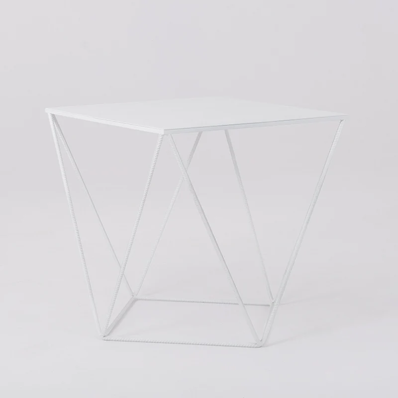 Table d'appoint carré en métal blanc Daryl - Custom Form
