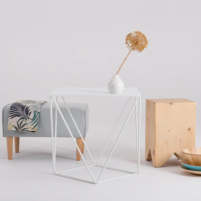 Table d'appoint carré en métal blanc Daryl - Custom Form