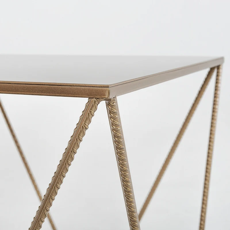 Table d'appoint carré en métal gold Daryl - Custom Form
