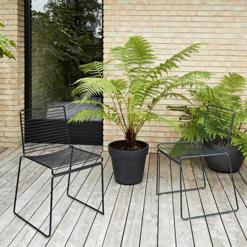 Chaise en métal noir Hee - HAY