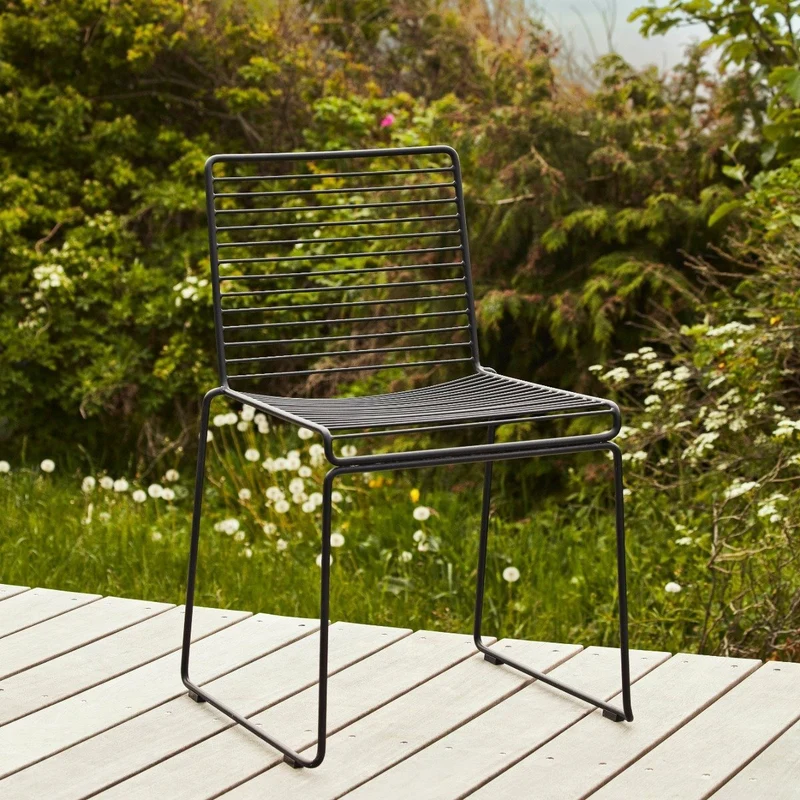Chaise en métal noir Hee - HAY