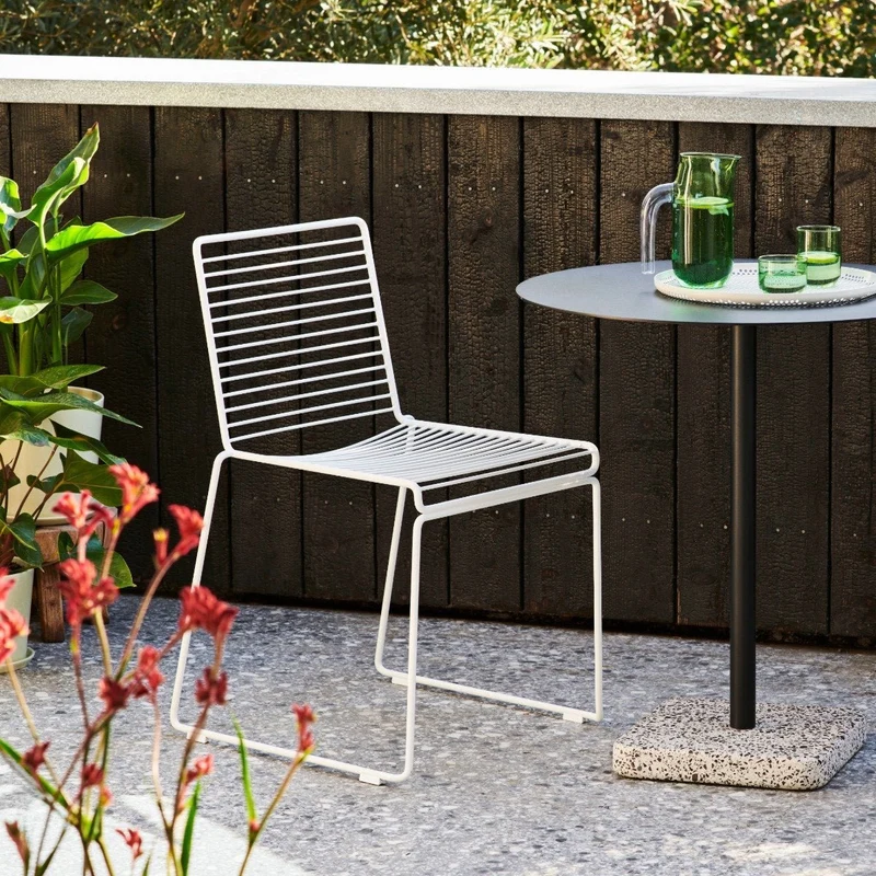 Chaise en métal blanc Hee - HAY