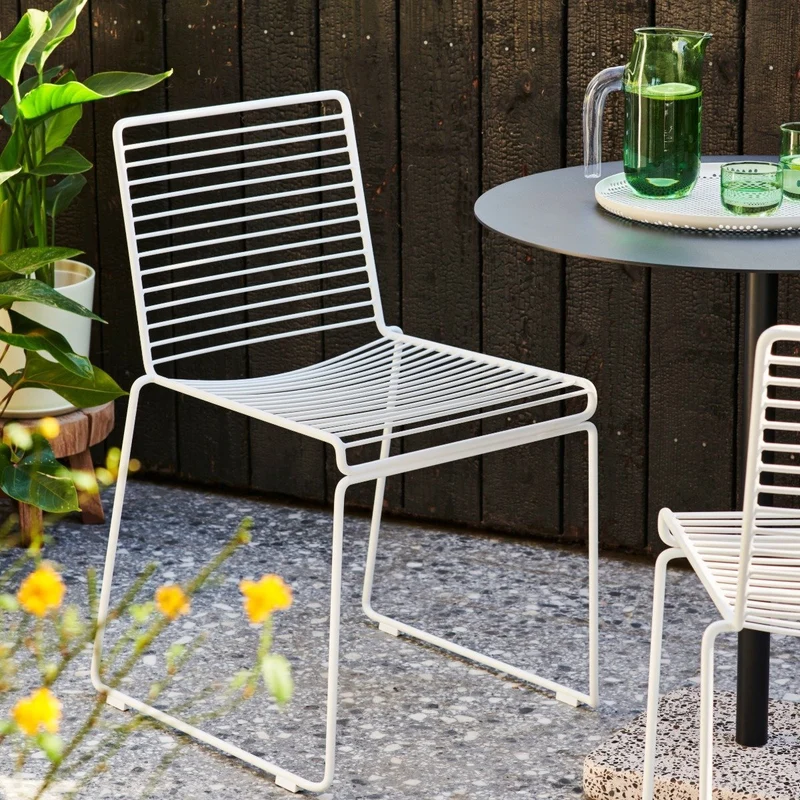 Chaise en métal blanc Hee - HAY