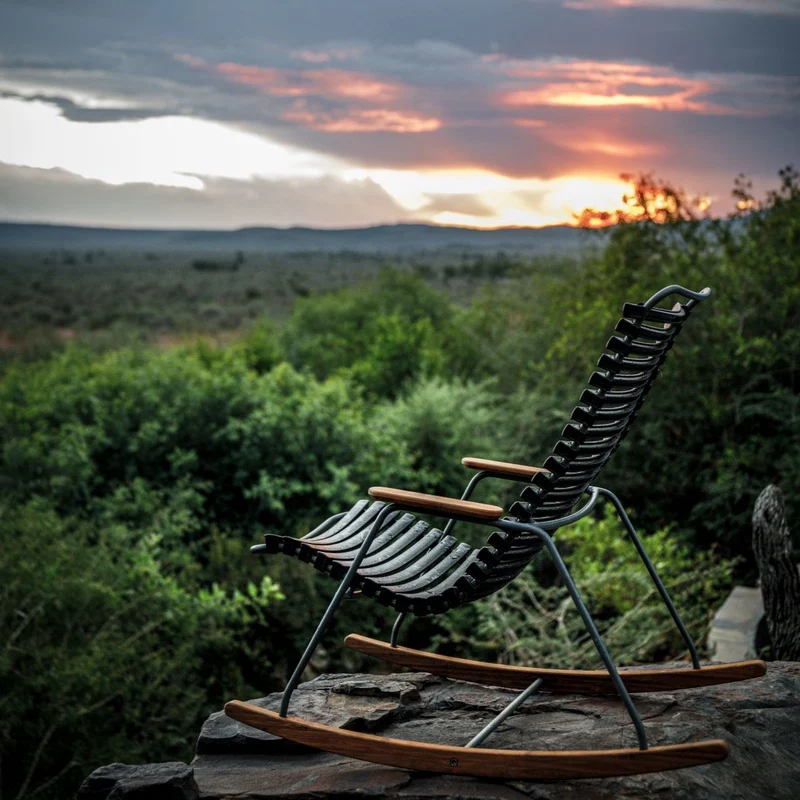 Chaise berçante en métal et plastique noir CLICK - Houe