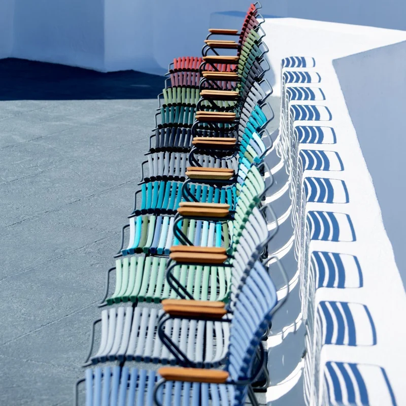 Chaise en métal et plastique gris foncé avec accoudoirs CLICK - Houe