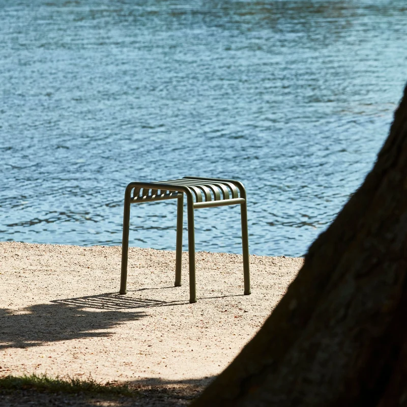 Tabouret en métal anthracite Palissade - HAY