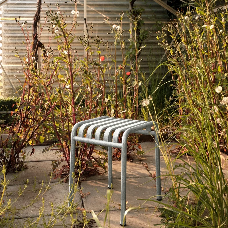 Tabouret en métal gris Palissade - HAY