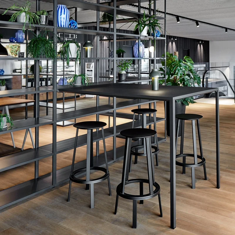 Tabouret de bar 75cm en aluminium noir Revolver - HAY