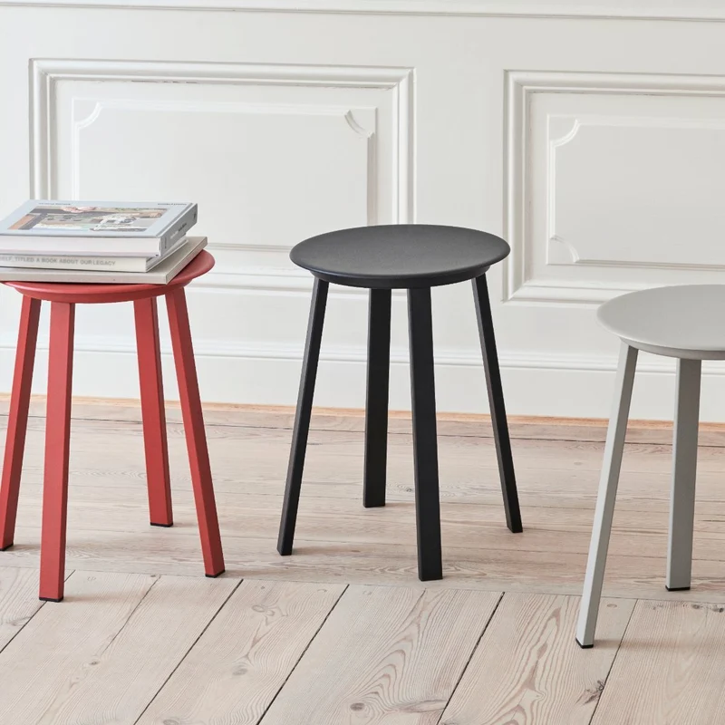 Tabouret en aluminium noir Revolver - HAY