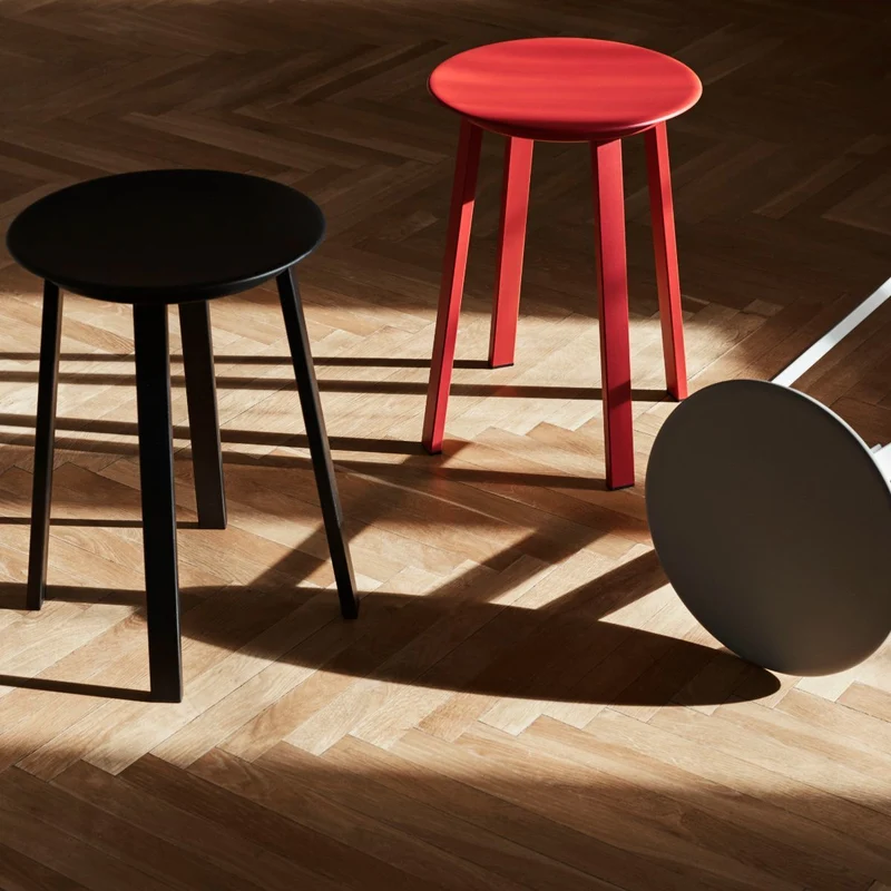 Tabouret en aluminium noir Revolver - HAY