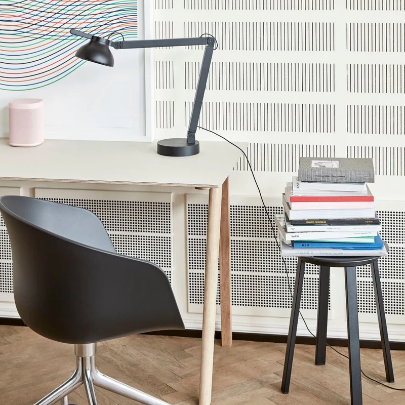 Tabouret en aluminium rouge Revolver - HAY