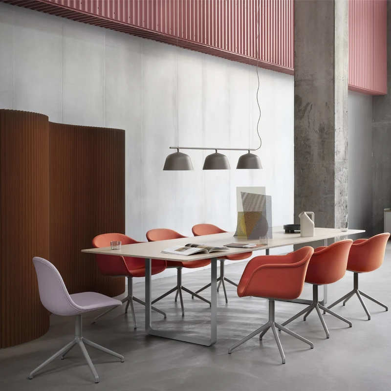 Chaise verte piétement pivot Fiber - Muuto