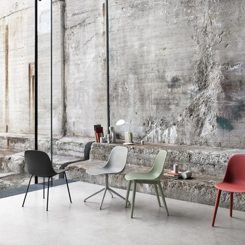 Chaise verte piétement pivot Fiber - Muuto
