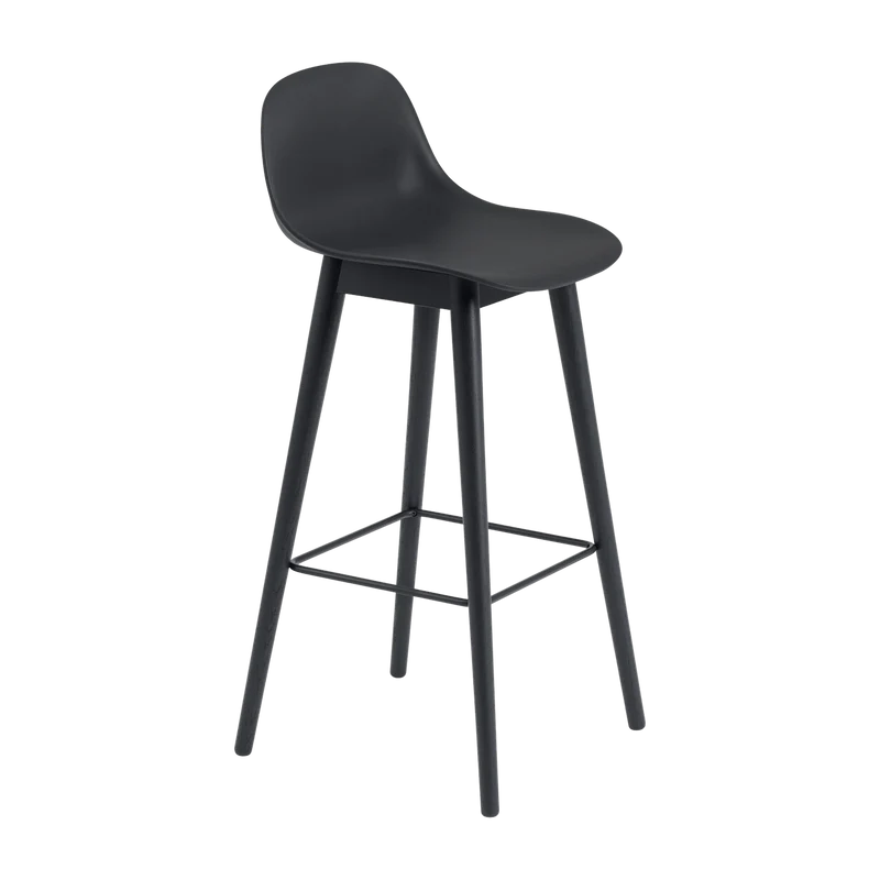 Chaise de bar 75 cm noire piétement en chêne Fiber - Muuto