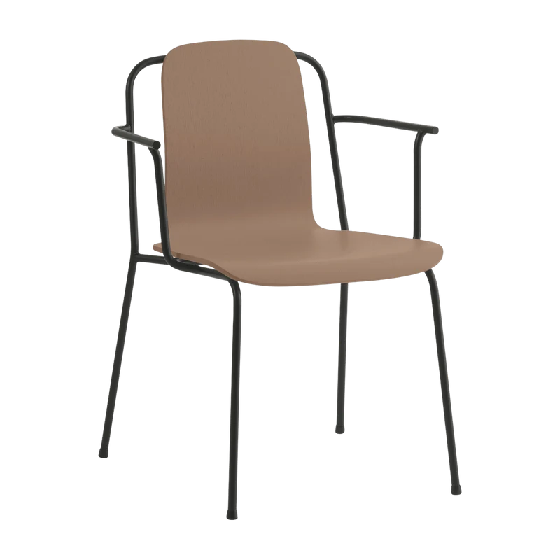 Chaise avec accoudoirs marron structure noire Studio Brown - Normann Copenhagen