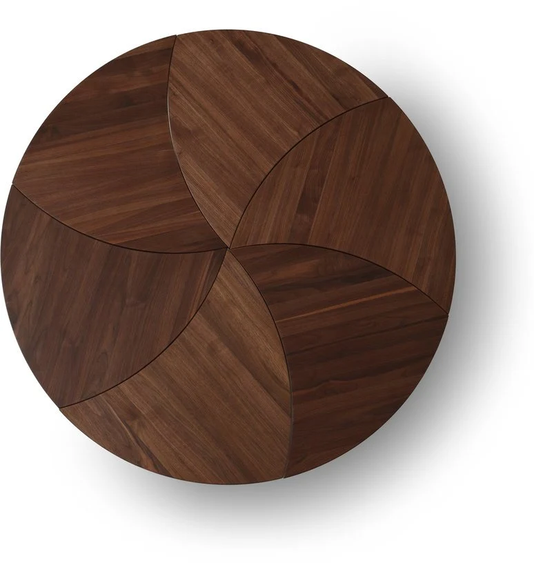 Table basse en noyer et pieds laiton Pinwheel HM7- &tradition