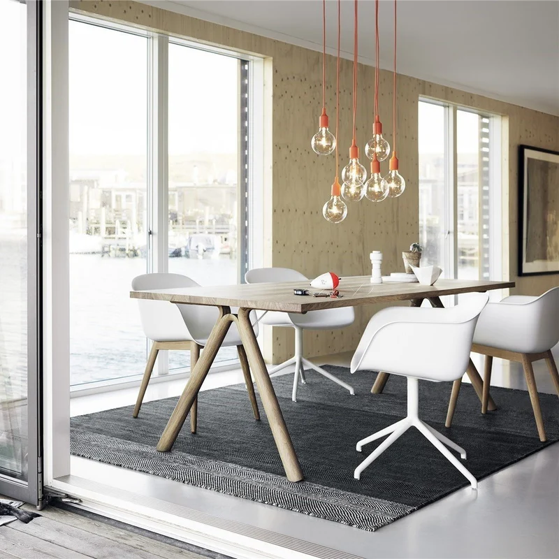 Chaise blanche piétement en chêne Fiber - Muuto