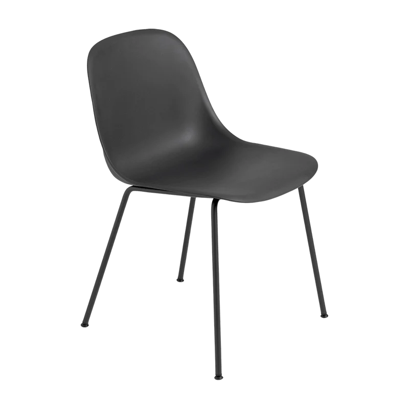 Chaise noire piétement tubes Fiber - Muuto
