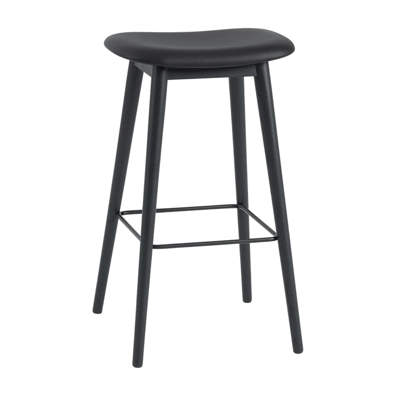 Tabouret de bar 65cm noir piétement en chêne et assise cuir Fiber - Muuto
