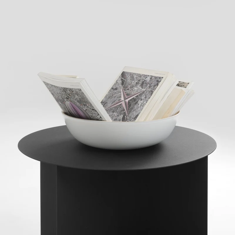 Table basse ronde en métal noir Oli - Custom Form