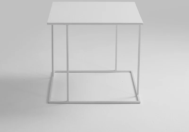 Table d'appoint carré en métal blanc Walt - Custom Form