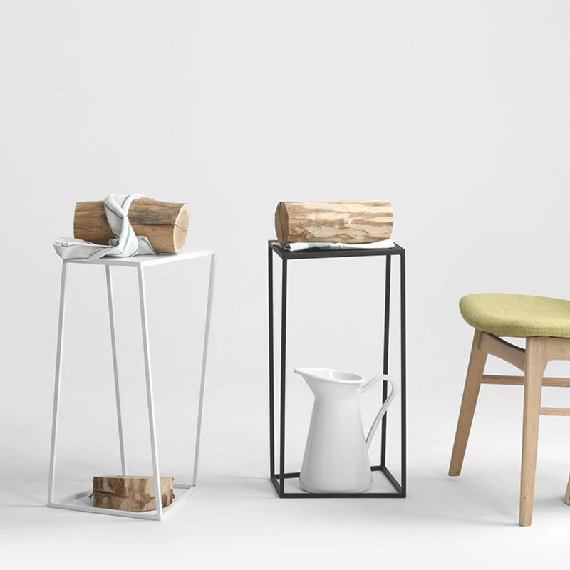 Table d'appoint carrée en métal blanc Zak - Custom Form