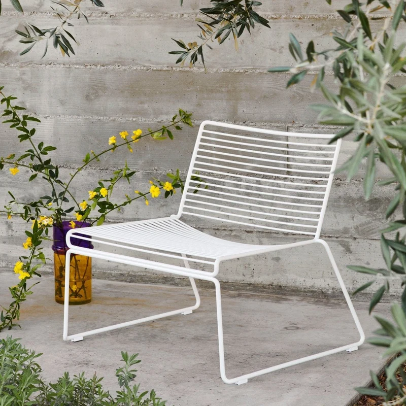 Chaise lounge en métal blanc Hee - HAY