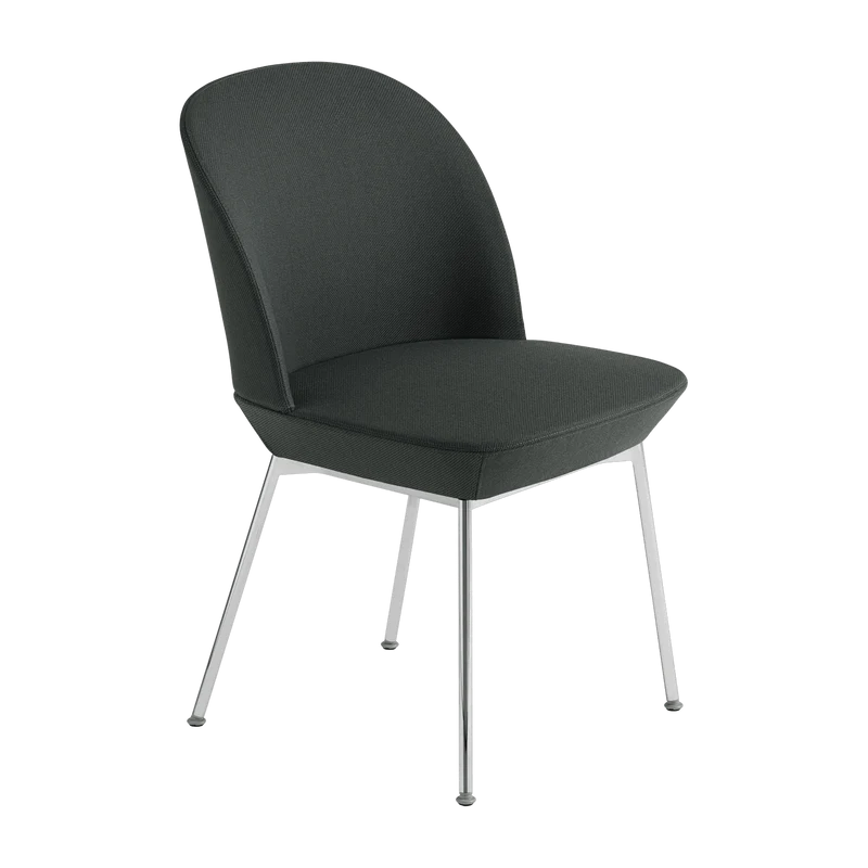 Chaise noire et pieds chrome Oslo - Muuto