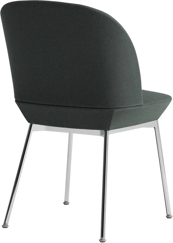Chaise noire et pieds chrome Oslo - Muuto