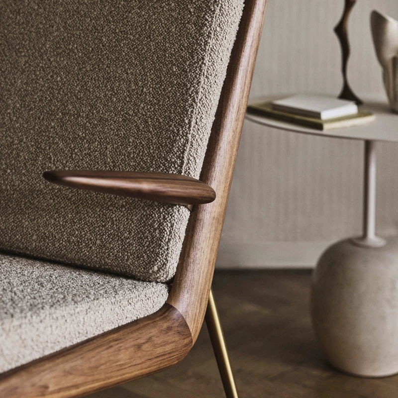 Fauteuil en noyer Hallingdal 130 HM1 Boomerang - &tradition