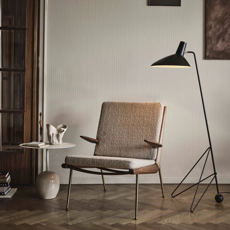 Fauteuil avec accoudoirs en noyer Hallingdal 130 HM2 Boomerang - &tradition