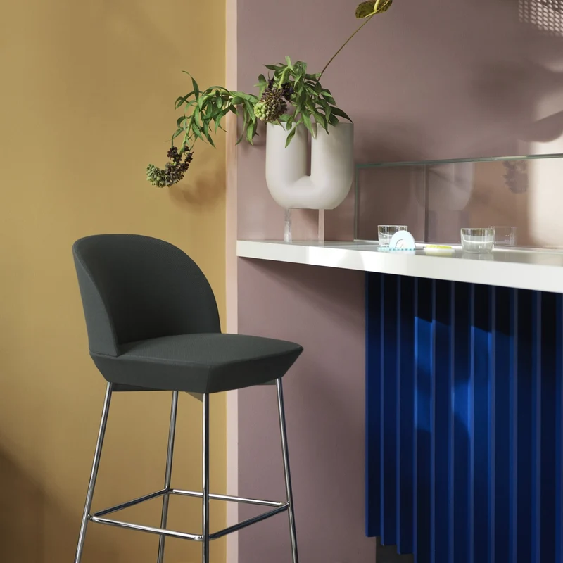 Chaise de bar 65 cm gris beige et pieds chrome Oslo - Muuto