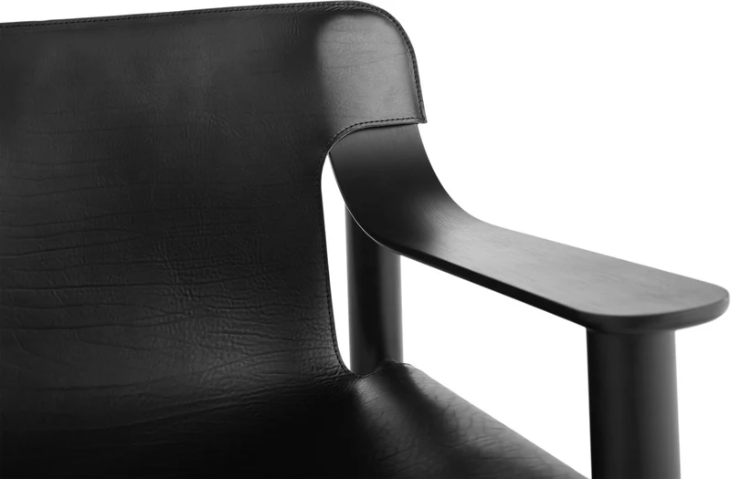 Fauteuil en chêne avec housse en cuir noir Bernard - HAY