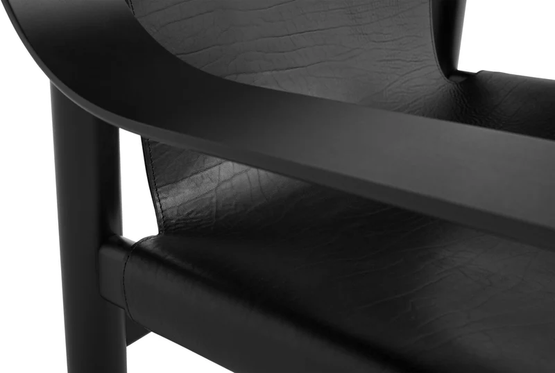 Fauteuil en chêne avec housse en cuir noir Bernard - HAY